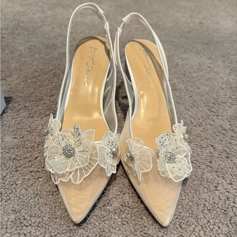 Betsey Johnson PETRA IVORY shoes